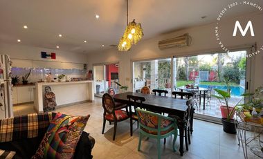 Casa en venta de 5 ambientes con cochera y piscina - Villa Ballester