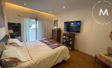 Casa en venta de 5 ambientes con cochera y piscina - Villa Ballester