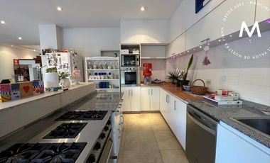 Casa en venta de 5 ambientes con cochera y piscina - Villa Ballester