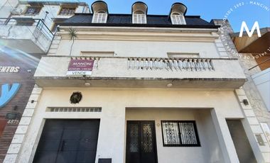 Casa en venta de 5 ambientes con cochera y piscina - Villa Ballester