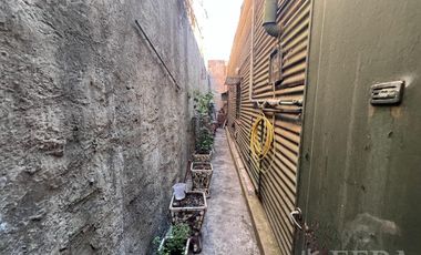 Venta de Casa 4 ambientes con cochera y patio en Sarandi
