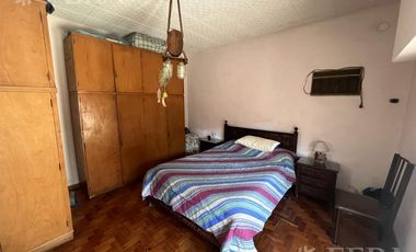 Venta de Casa 4 ambientes con cochera y patio en Sarandi