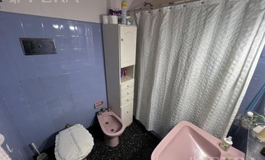 Venta de Casa 4 ambientes con cochera y patio en Sarandi