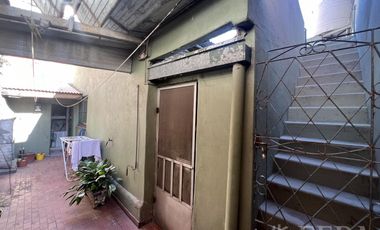 Venta de Casa 4 ambientes con cochera y patio en Sarandi