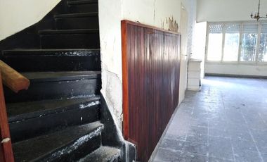 Casa en 2 Plantas con Jardin, Quincho, Garage, Balcon y Terraza - Banfield