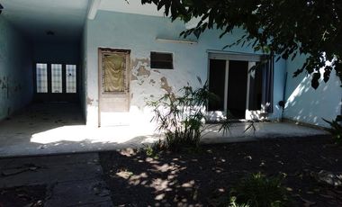 Casa en 2 Plantas con Jardin, Quincho, Garage, Balcon y Terraza - Banfield