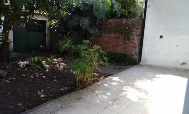 Casa en 2 Plantas con Jardin, Quincho, Garage, Balcon y Terraza - Banfield