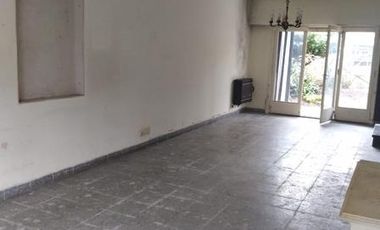 Casa en 2 Plantas con Jardin, Quincho, Garage, Balcon y Terraza - Banfield