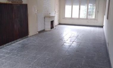 Casa en 2 Plantas con Jardin, Quincho, Garage, Balcon y Terraza - Banfield