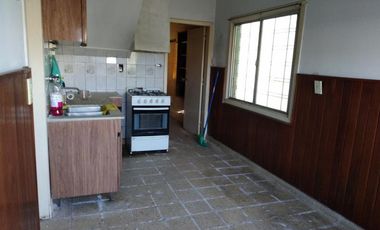 Casa en 2 Plantas con Jardin, Quincho, Garage, Balcon y Terraza - Banfield