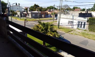 Casa en 2 Plantas con Jardin, Quincho, Garage, Balcon y Terraza - Banfield