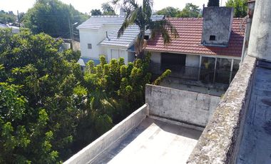 Casa en 2 Plantas con Jardin, Quincho, Garage, Balcon y Terraza - Banfield