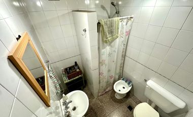 CASA CON DOS PHS EN BLOCK CON PATIO TERRAZA Y PARRILLA EN LA BOCA VENTA