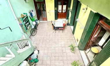 CASA CON DOS PHS EN BLOCK CON PATIO TERRAZA Y PARRILLA EN LA BOCA VENTA