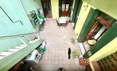 CASA CON DOS PHS EN BLOCK CON PATIO TERRAZA Y PARRILLA EN LA BOCA VENTA