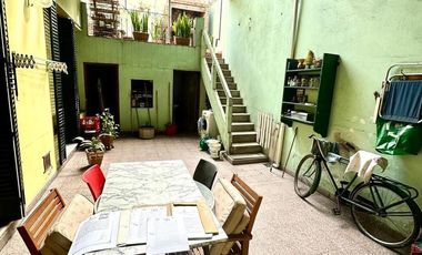 CASA CON DOS PHS EN BLOCK CON PATIO TERRAZA Y PARRILLA EN LA BOCA VENTA