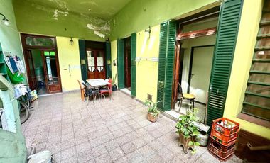 CASA CON DOS PHS EN BLOCK CON PATIO TERRAZA Y PARRILLA EN LA BOCA VENTA