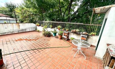 CASA CON DOS PHS EN BLOCK CON PATIO TERRAZA Y PARRILLA EN LA BOCA VENTA