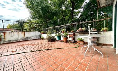 CASA CON DOS PHS EN BLOCK CON PATIO TERRAZA Y PARRILLA EN LA BOCA VENTA