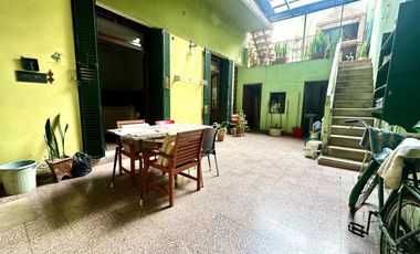 CASA CON DOS PHS EN BLOCK CON PATIO TERRAZA Y PARRILLA EN LA BOCA VENTA