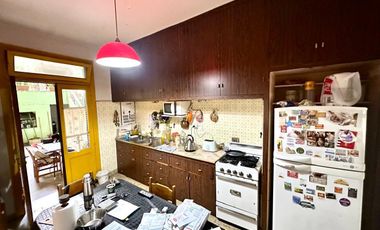 CASA CON DOS PHS EN BLOCK CON PATIO TERRAZA Y PARRILLA EN LA BOCA VENTA