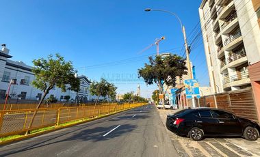 Terrenos Comerciales Venta AV. Brasil - LIMA CERCADO