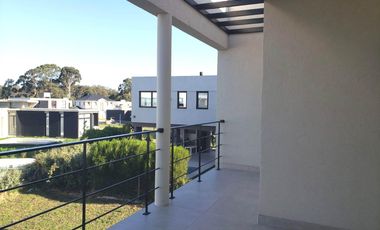 Casa en  venta en Barrio Privado Rumenco Joven. 3 dormitorios (1 suite) . Garage doble. Jardin