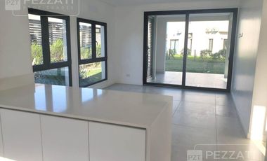 Casa en  venta en Barrio Privado Rumenco Joven. 3 dormitorios (1 suite) . Garage doble. Jardin