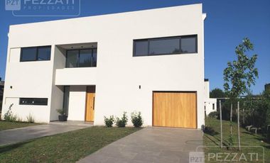 Casa en  venta en Barrio Privado Rumenco Joven. 3 dormitorios (1 suite) . Garage doble. Jardin