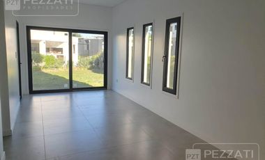 Casa en  venta en Barrio Privado Rumenco Joven. 3 dormitorios (1 suite) . Garage doble. Jardin