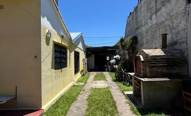 Casa 3 Amb.   2 Locales con Renta y Gran Estacionamiento – ¡Oportunidad de Inversión!