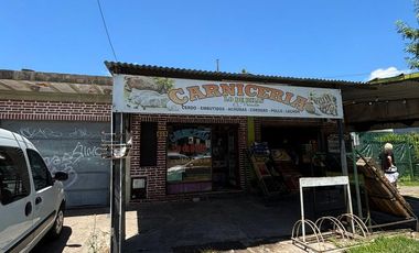 Casa 3 Amb.   2 Locales con Renta y Gran Estacionamiento – ¡Oportunidad de Inversión!