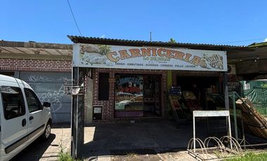 Casa 3 Amb.   2 Locales con Renta y Gran Estacionamiento – ¡Oportunidad de Inversión!