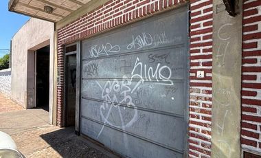 Casa 3 Amb.   2 Locales con Renta y Gran Estacionamiento – ¡Oportunidad de Inversión!