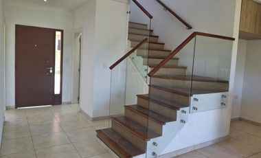 Venta/Alquiler casa en Barrio Buenos Aires Village -  Bella Vista
