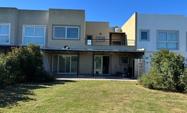 Venta/Alquiler casa en Barrio Buenos Aires Village -  Bella Vista