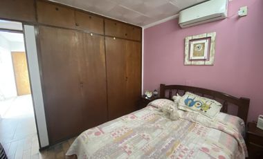 Casa 4 dormitorios luminosa barrios abasto cochera