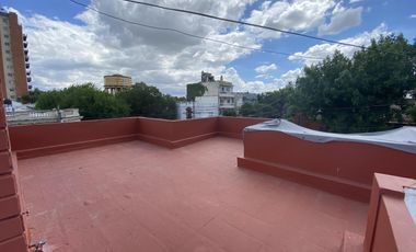 Casa 4 dormitorios luminosa barrios abasto cochera