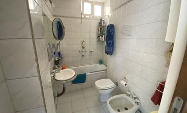 Casa 4 dormitorios luminosa barrios abasto cochera