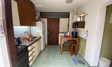 Casa 4 dormitorios luminosa barrios abasto cochera