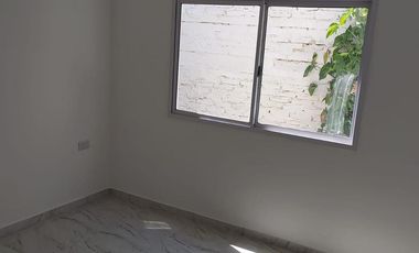 PH de tres ambientes con patio a la venta en Wilde