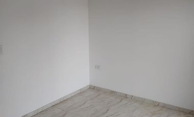 PH de tres ambientes con patio a la venta en Wilde