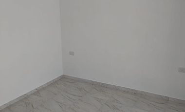 PH de tres ambientes con patio a la venta en Wilde