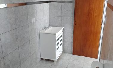 PH de tres ambientes con patio a la venta en Wilde