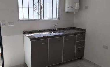 PH de tres ambientes con patio a la venta en Wilde