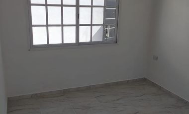 PH de tres ambientes con patio a la venta en Wilde