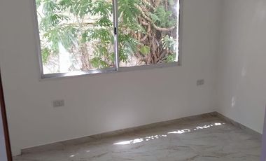 PH de tres ambientes con patio a la venta en Wilde