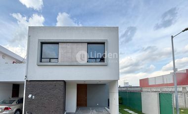 CASA EN RENTA EN CLARENZA RESIDENCIAL, ZONA SAN BERNARDINO TLAXCALANCINGO, PUEBLA