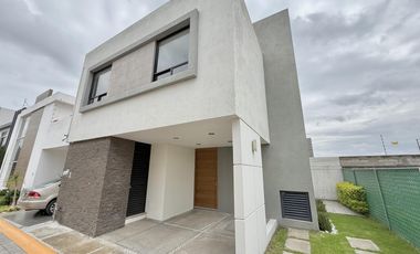 CASA EN RENTA EN CLARENZA RESIDENCIAL, ZONA SAN BERNARDINO TLAXCALANCINGO, PUEBLA
