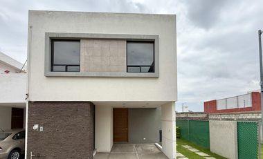 CASA EN RENTA EN CLARENZA RESIDENCIAL, ZONA SAN BERNARDINO TLAXCALANCINGO, PUEBLA